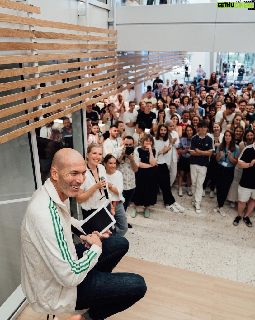 Zinedine Zidane Instagram - Une belle rencontre avec la famille @adidas et les jeunes athlètes de la #teamadidas Paris, France