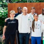 Zinedine Zidane Instagram – Une belle rencontre avec la famille @adidas et les jeunes athlètes de la #teamadidas Paris, France