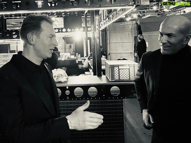 Zinedine Zidane Instagram - Merci pour ce bel accueil @alpinef1team A suivre… #racHer #ConcoursExcellenceMecanique