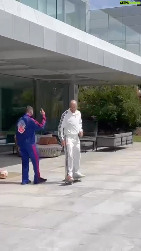 Zinédine Zidane - 1.8 Million Likes -