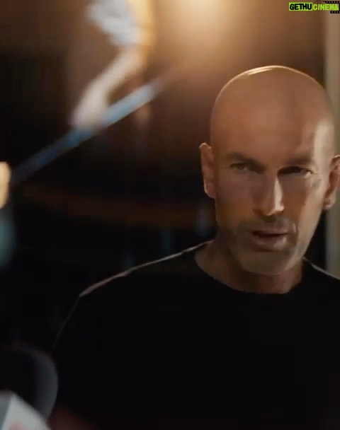 Zinedine Zidane Instagram - C’est Jour de Match !!! 🎮 #FIFA23 @easportsfifa