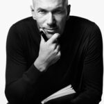 Zinedine Zidane Instagram - Pleased to join the @montblanc family 🖊 🖤 #WhatMovesYouMakesYou #MontblancFamily