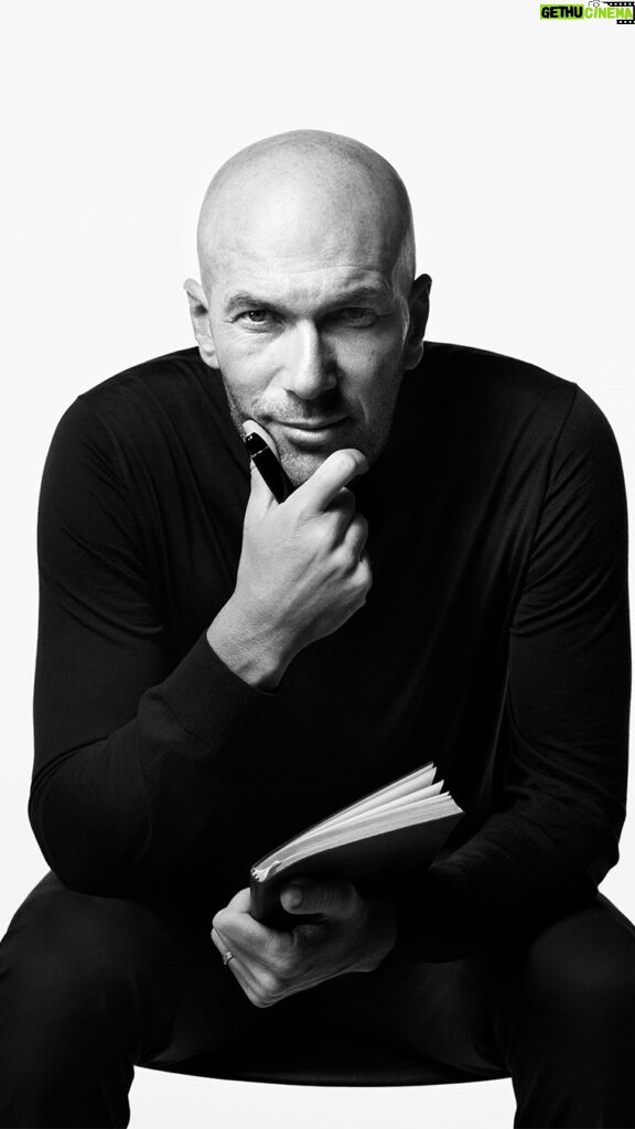 Zinedine Zidane Instagram - Pleased to join the @montblanc family 🖊 🖤 #WhatMovesYouMakesYou #MontblancFamily