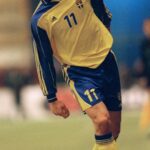 Zlatan Ibrahimović Instagram - 𝑻𝒉𝒆 𝑹𝒆𝒔𝒕 𝑰𝒔 𝑯𝒊𝒔𝒕𝒐𝒓𝒚 💥🇸🇪 Idag är det 22 år sedan @iamzlatanibrahimovic debuterade för @swemnt 🔙💯