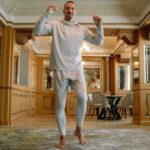 Zlatan Ibrahimović Instagram - Watch out @janefonda I'm coming for your workout crown! @hm_move #HMmove #HoweverYouMove