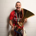 Zlatan Ibrahimović Instagram – For the past six months I played without an ACL in my left knee.
Swollen knee for six months.
I was only able to train with the team 10 times in the last six months.
Took more than 20 injections in six months.
Emptied the knee once a week for six months.
Painkillers every day for six months.
Barely slept for six months because of the pain.
Never suffered so much on and off the pitch.
I made something impossible to something possible.
In my mind I had only one objective, to make my teammates and coach champions of Italy because I made them a promise.
Today I have a new ACL and another trophy