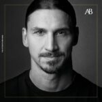 Zlatan Ibrahimović Instagram – Det här är inte ett evangelium utan en 40-årig mans dagbok. En man som gör upp med sitt förflutna och ser framtiden rakt i ögonen som om den vore ännu en motståndare att möta i närkamp.

Du hittar den där du köper dina böcker – online eller i bokhandeln