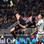 Zlatan Ibrahimović Instagram - You walk, I fly