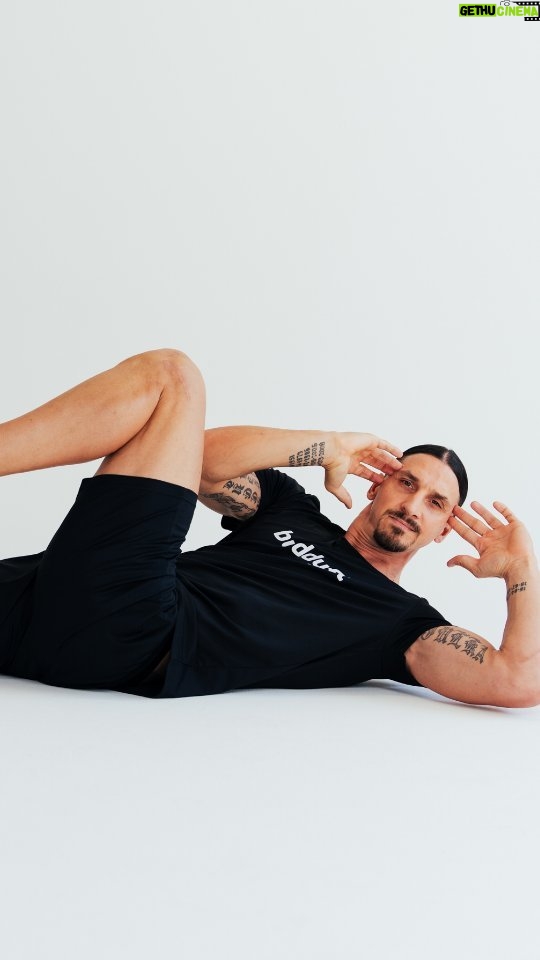 Zlatan Ibrahimović Instagram - New year, same goal: becoming the best version of yourself, with @buddyfit