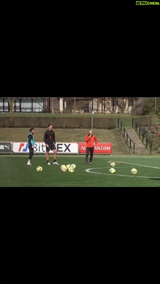 Zlatan Ibrahimović Instagram - @florenzi Va bene ? @acmilan