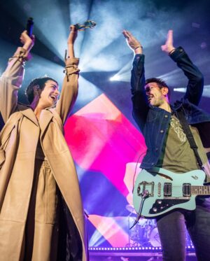 Zoe Gotusso Instagram - Quedate con quien te mire como Emi mira a Zoe 😁🫶

Nueva canción ME CANSÉ Ft. @zoegotusso ¿Ya la escucharon? 
Link en bio!

📸 @distrito____ @agustindusserre