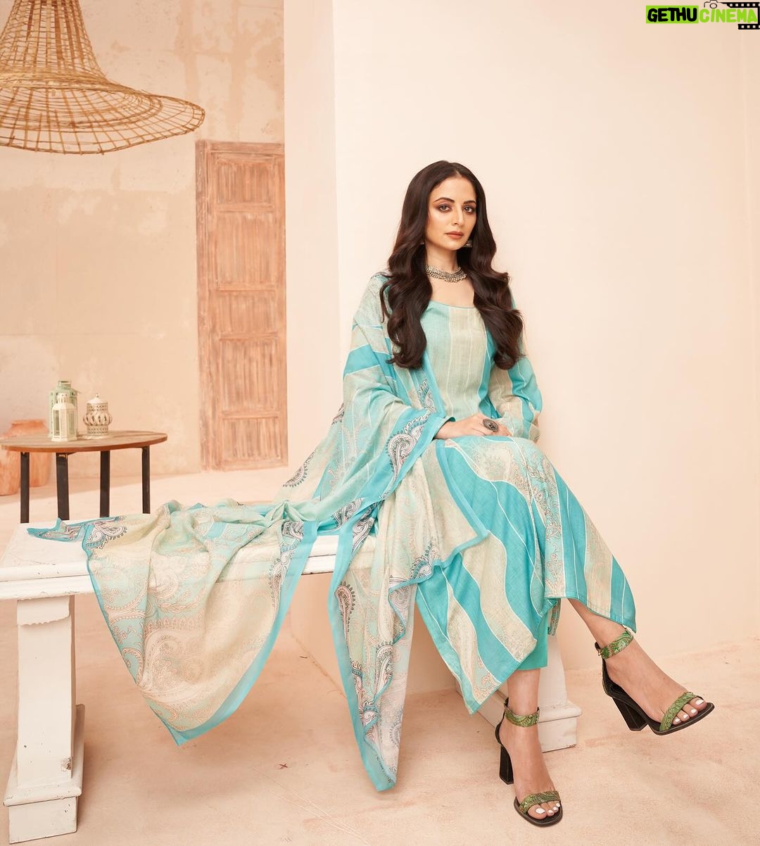 Zoya Afroz Instagram - अब इन लबों से क्या बायाँ करूँ जब ये आँखें सब कह जाती हैं