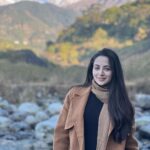 Zoya Afroz Instagram - Take me back already! To this beautiful day basking in the sun on a cold winter morning with some freshly brewed coffee and books while listening to the water running down the stream ☀️✨