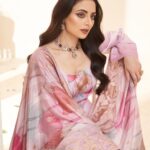 Zoya Afroz Instagram - ✨✨✨ Brand : @yesfab Photography : @milind_misal Hair : @kavita.gour.184 Stylist : @lakhanisana Creative director : @nishankswami