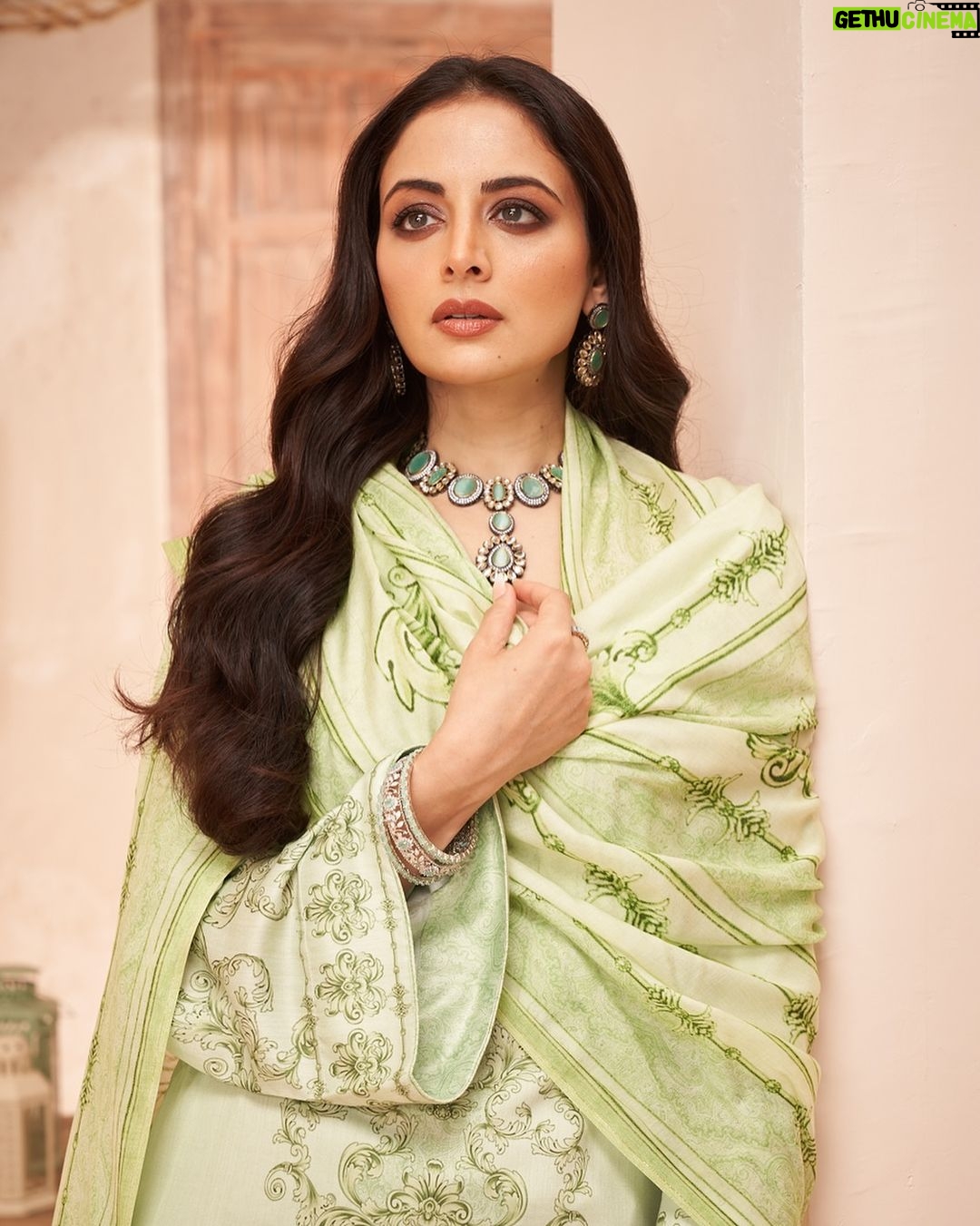 Zoya Afroz Instagram - ✨✨✨ Brand : @_yesfab Photography : @milind_misal Hair : @kavita.gour.184 Stylist : @lakhanisana Creative director : @nishankswami