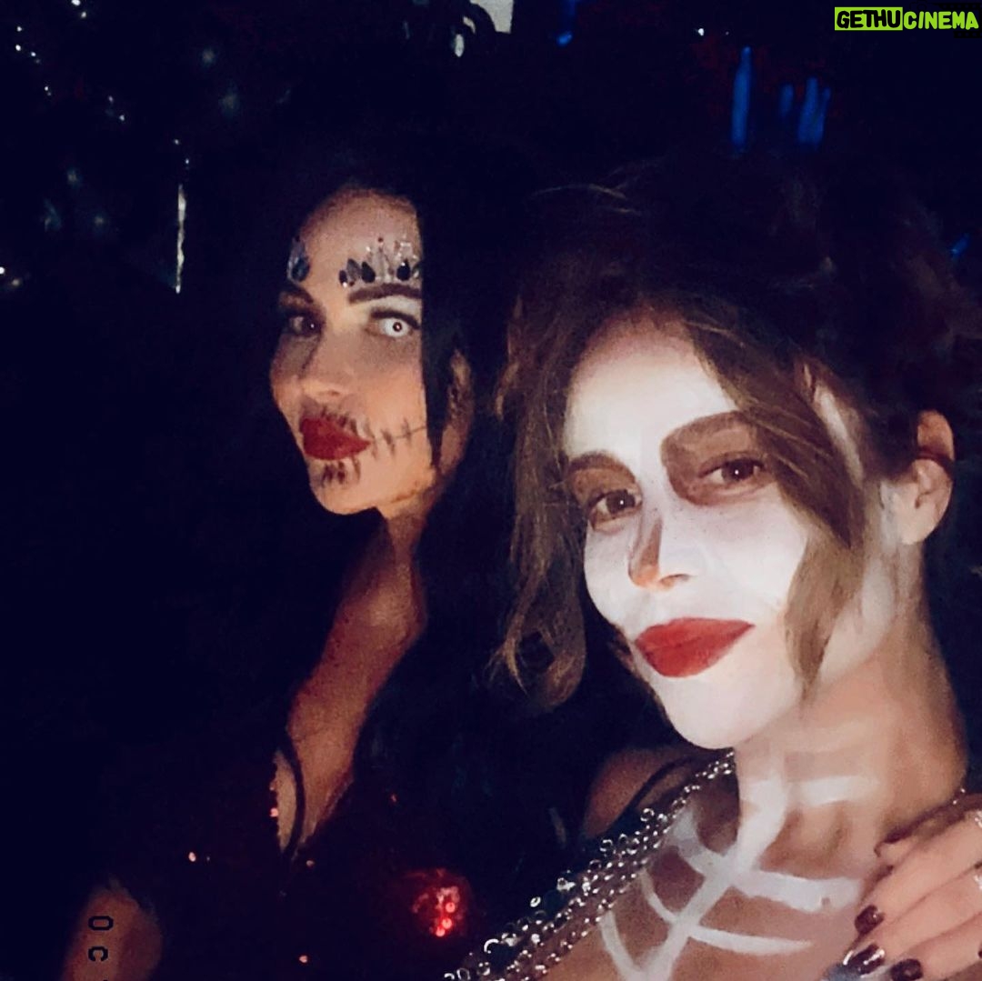 Zulay Henao Instagram - In Memory of Allison Costello ๐๏ธ Ali, I wish we all had more time with you, I wish I had more life with you. Your big heart, kindness, delicate voice, intoxicating laugh, generous spirit โฆ are just a few things weโll all cherish and remember you by. Thank you for being my friend and touching me in this lifetime. Until we meet again, Rest in Heaven my beautiful friend. ๐๏ธ๐ฆ