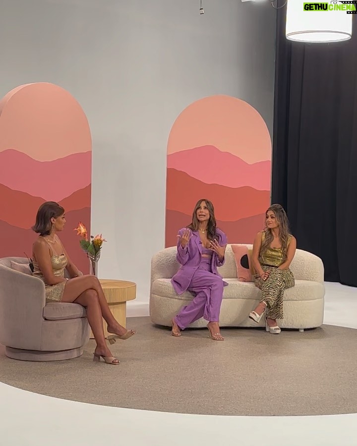 Zulay Henao Instagram - Guys! I had a beautiful day with my new girls over @latvnetwork “Get it girl” We talked ALL things @modernmuze & entrepreneurship! Stay tuned for interview details coming soon. And while we’re at it, let’s remind our sister, bestie, co- worker, mama, papa: KEEP GOING, keep working on your dream, stay focused, get in tune with the emotions necessary to see that dream manifest! Let’s go!!💜🌈 Photography by @rafa2w Hair & makeup by @mebeaute Dream by me! #iammyownmuze #beyourmuze #latina