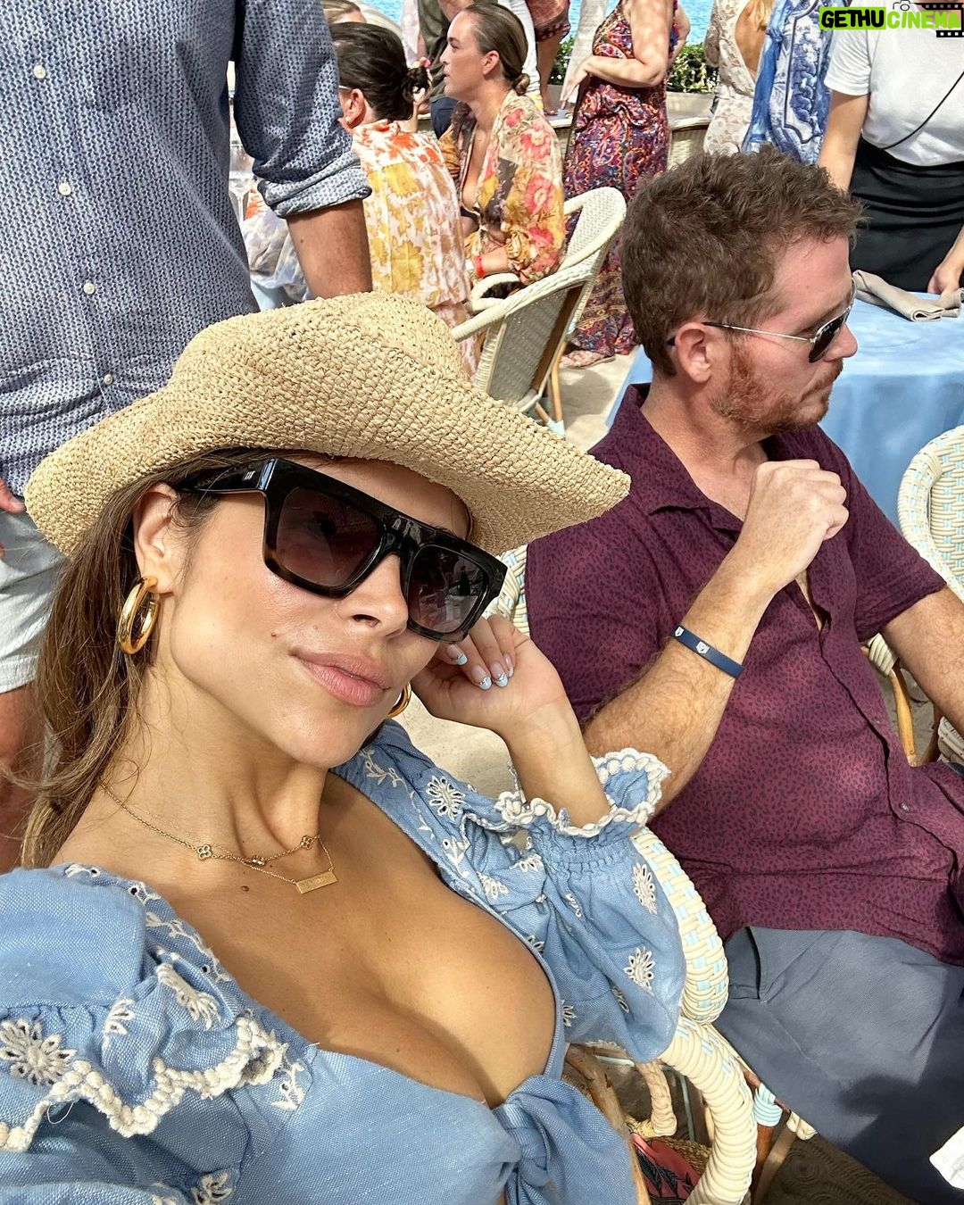 Zulay Henao Instagram - France is delicious in all the ways🇫🇷 Esta vida está rica💚🌊 #canne La Guérite - Cannes