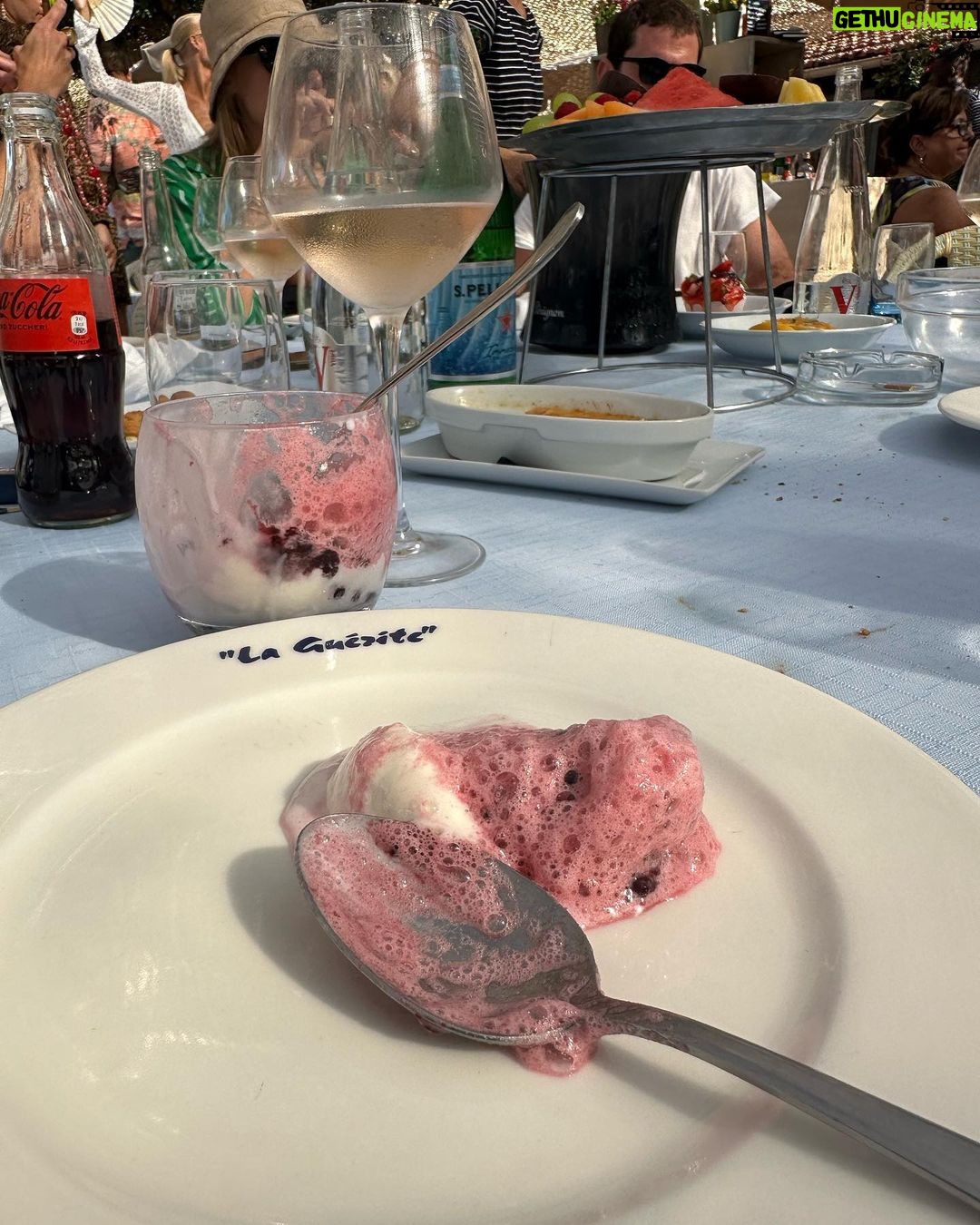 Zulay Henao Instagram - France is delicious in all the ways🇫🇷 Esta vida está rica💚🌊 #canne La Guérite - Cannes