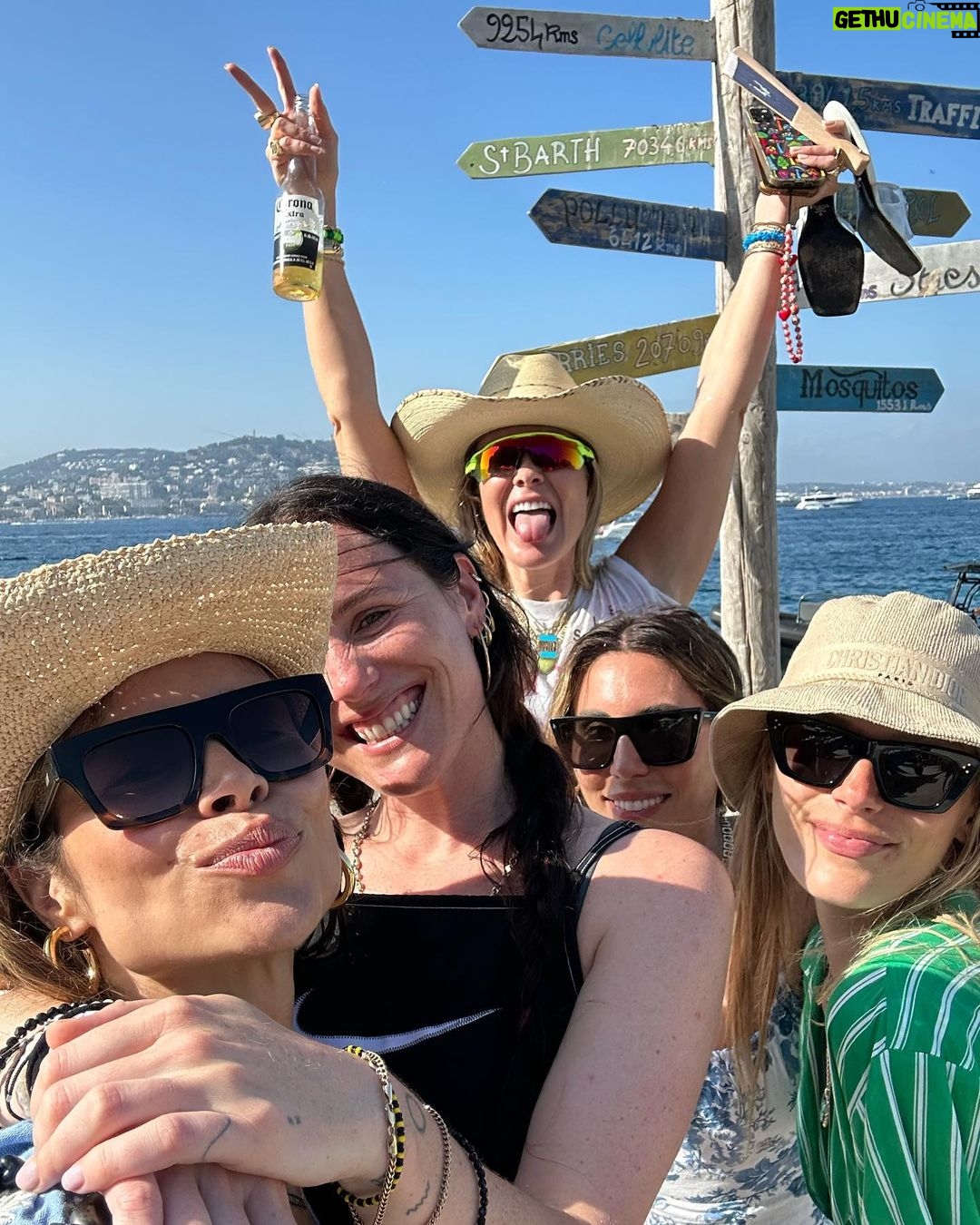 Zulay Henao Instagram - France is delicious in all the ways🇫🇷 Esta vida está rica💚🌊 #canne La Guérite - Cannes