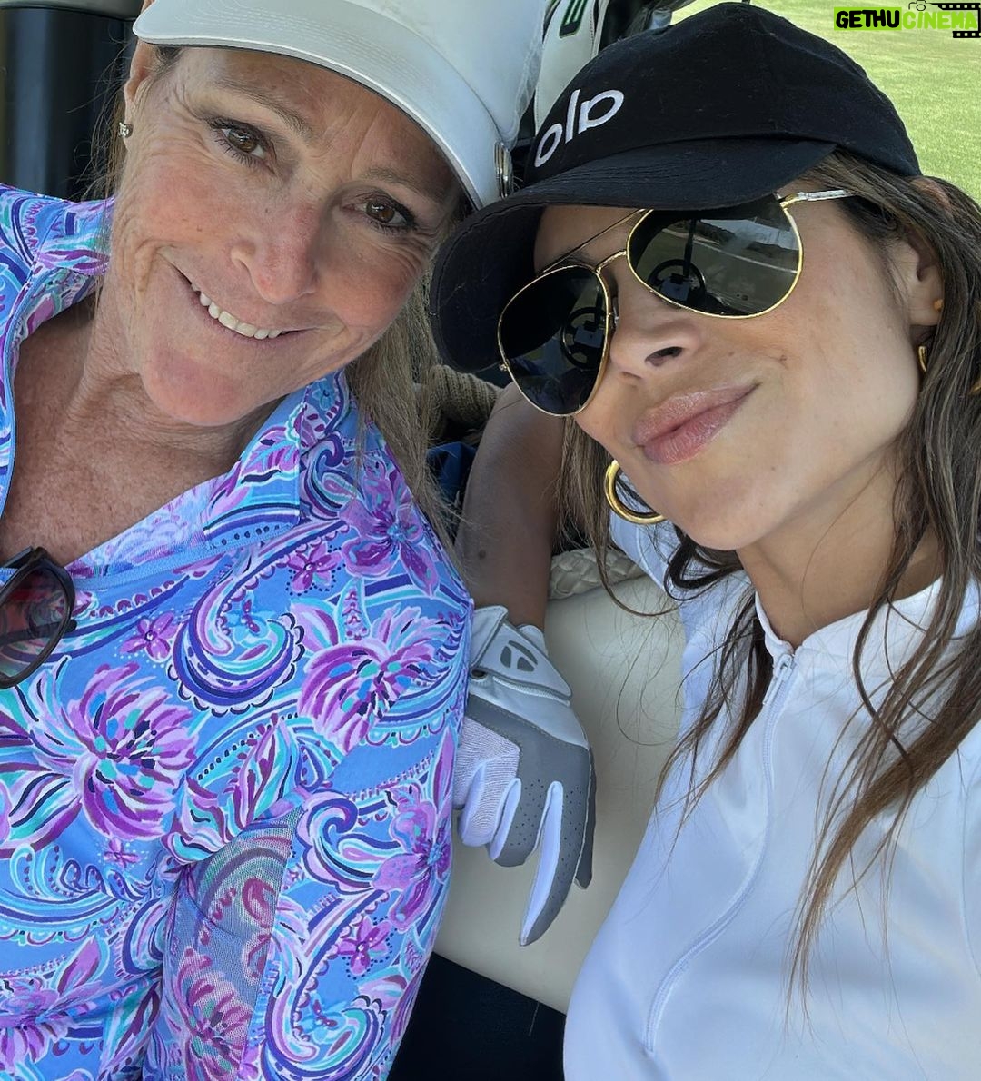 Zulay Henao Instagram - Finally holding the club right (I think) & hitting the ball! Thank you @lovinvino33 for teaching me the basics with the patience of God himself! @jessicahall thank you for everything, love you!
