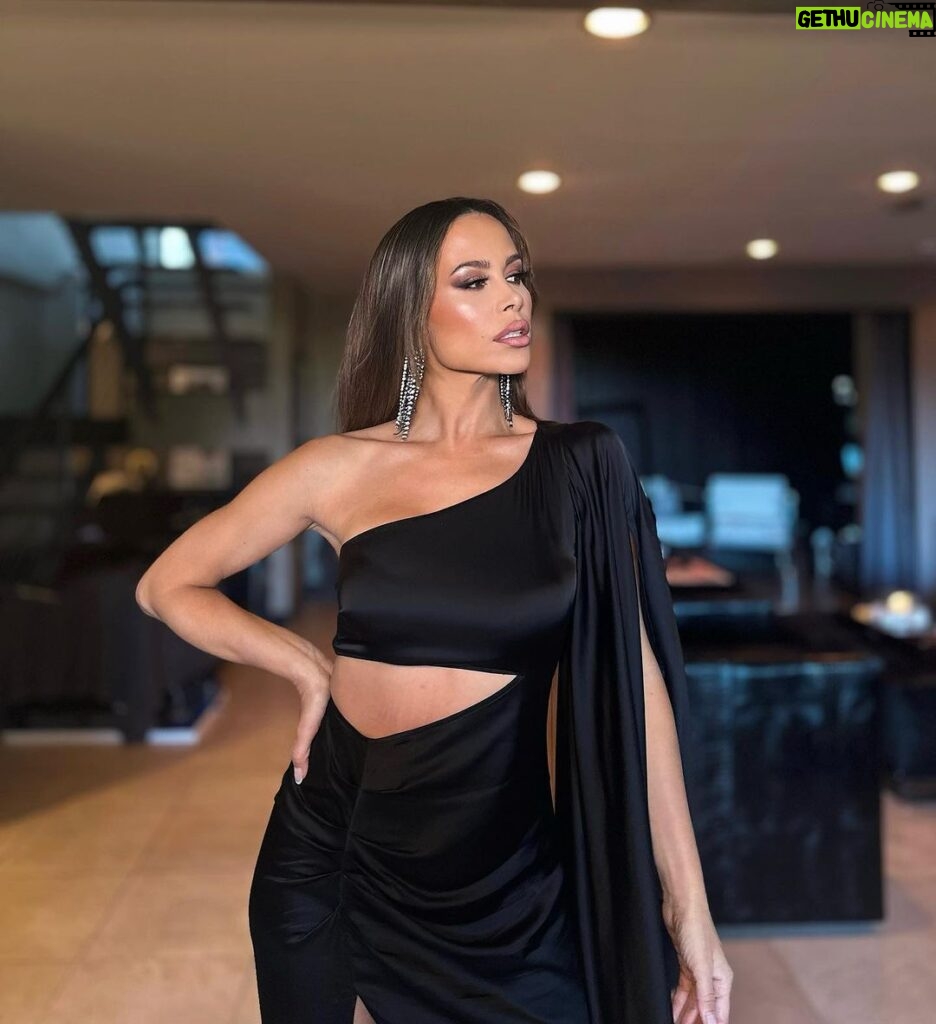 Zulay Henao Instagram - Michael, you’re such a big talent, love you! Thank you for having me friend! I LOVED everything…😍🖤 @michaelcostello 💋 Hair & makeup by @mebeaute @modernmuze