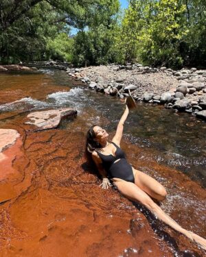 Zulay Henao Instagram - Sedona🌵🏜️
Kicked off summer right! Creeks, mountains, red rocks, ice cream and smiles. Happy birthday to my mama @zumarste3