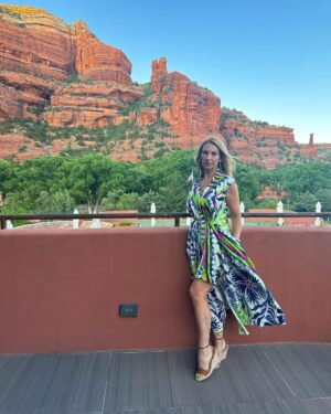 Zulay Henao Instagram - Sedona🌵🏜️
Kicked off summer right! Creeks, mountains, red rocks, ice cream and smiles. Happy birthday to my mama @zumarste3