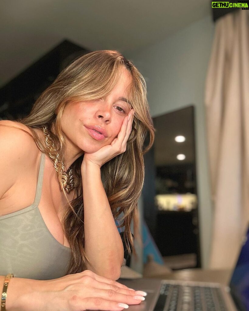 Zulay Henao Instagram - Trying to work on my baby @modernmuze ..BUT… swipe for the culprits. 🖤🍇👩‍👧😩 Everything requires patience, balance, focus, love and desire! Follow our #muze community, let’s level up, create the life of our dreams and support each other while we do it! Tell me about your BIGGEST dream in the comments, I love you! 🖤 Los Angeles, California