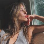 Zulay Henao Instagram - A series called JOY! Yes, we can do hard things, work hard, be very disciplined but/AND, our journey, our dreams require JOY & a deep knowing, a surrender, and a beautiful mind🖤 #beyourownmuze @modernmuze Also, I’m now obsessed with @daymearocena Click link in my bio to read our seriously amazing interview with her! 🖤 Los Angeles, California