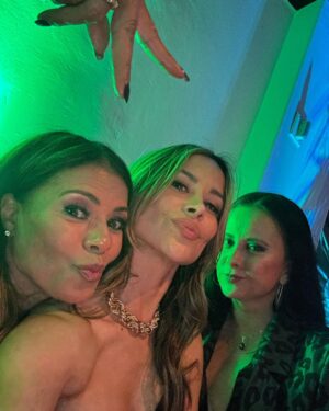 Zulay Henao Instagram - Had an amazing time celebrating Latino excellence at @NALIP_Org’s End of Year Celebration! Thank you NALIP for bringing us together to celebrate our accomplishments 🥂🎉 #CelebrateLatinoExcellence #NALIP
#beyourownmuze @modernmuze

Styled by @simonasacchitella 
Makeup by @abramovicm