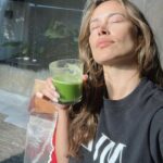 Zulay Henao Instagram - The “New Year, New Me” Mantra often falls short and leads us to burnout! Let’s get to tangible, everyday shifts! CIick Link in bio to continue reading more about the 2% (better everyday) mindset I live by and get my juicy recipe to get healthy & save money in 2024! Because I LOVE YOU! #Beyourownmuze @modernmuze