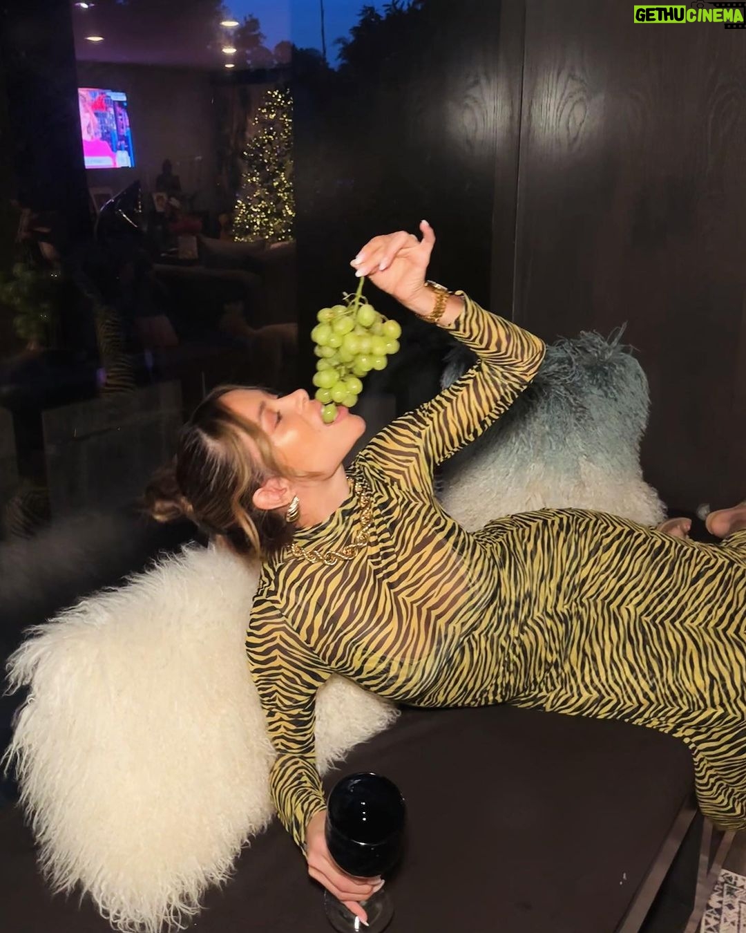 Zulay Henao Instagram - Happy New Year 🌈⚡️⭐️🪄#123123 Los Angeles, California