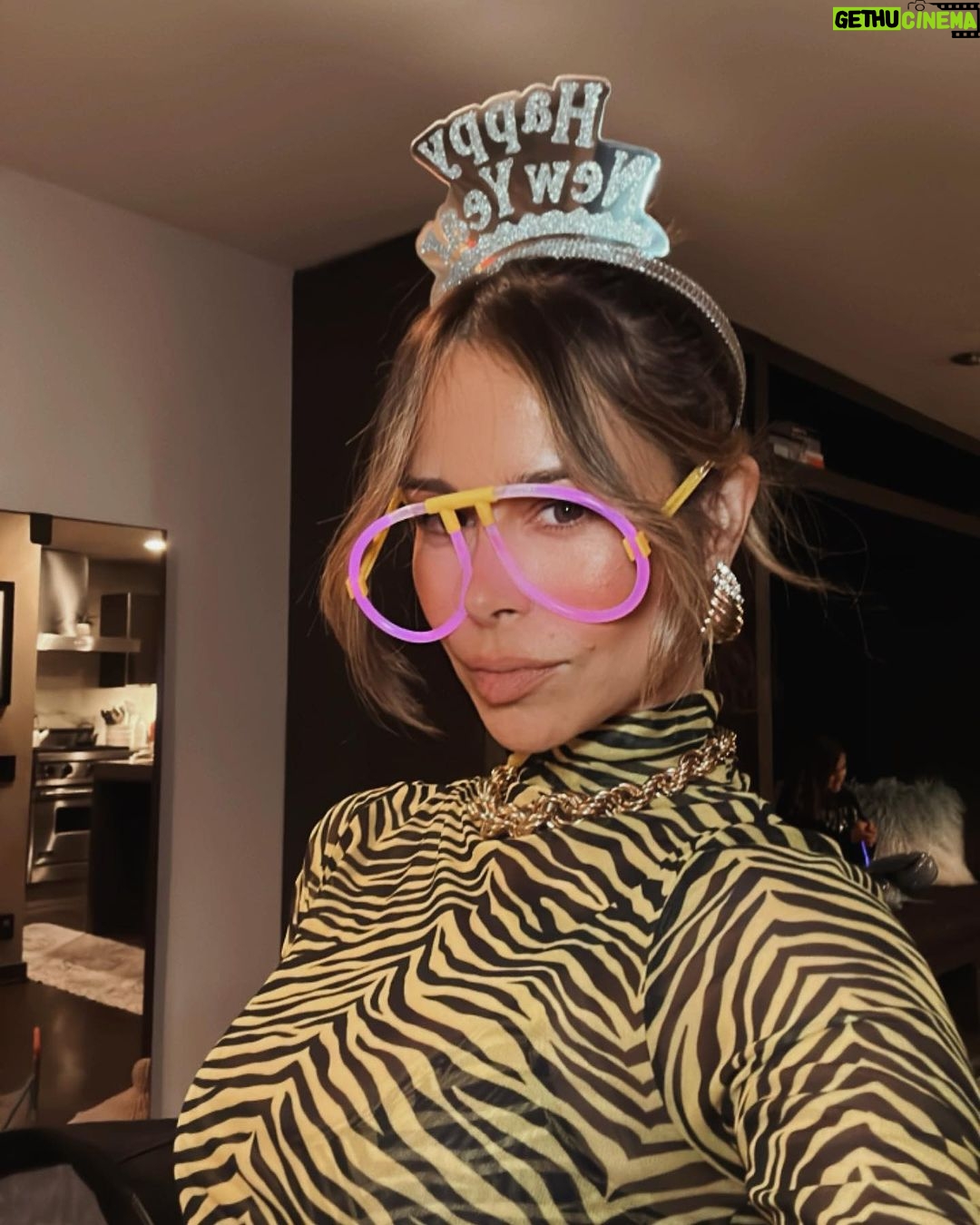 Zulay Henao Instagram - Happy New Year 🌈⚡️⭐️🪄#123123 Los Angeles, California
