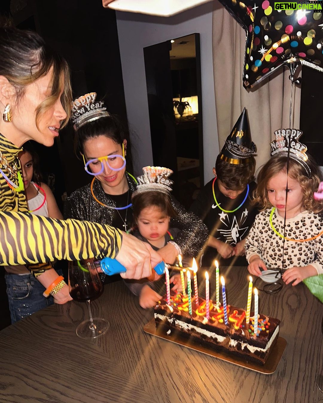 Zulay Henao Instagram - Happy New Year 🌈⚡️⭐️🪄#123123 Los Angeles, California