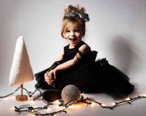 Zulay Henao Instagram - Merry Christmas y una Feliz Navidad from our family to yours! @modernmuze @mrkevinconnolly 

Photography by @imagerybyoscar