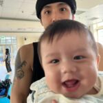 popping ed Instagram - Thank you 2022. 這一年有很多新的挑戰，最重要的就是Pika的出現👶✨ 這一年回想起來好像也是蠻累的😅 謝謝這一年陪伴在身邊的家人朋友團員學生們， 我會一起好好珍惜每個過程。 然後新的一年會繼續加油的!!!! 2023 Let’s go~~~~~✊🏽💙 #PIKA #原子少年 #逼瓦特 #來雲門嘻哈 #boogstudio成果展 #boognation #family