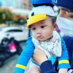 popping ed Instagram - 今天把拔帶我們去天母去參加PiKA人生第一次的萬聖節。因為人真的太多了，一邊找停車位把拔一邊講著萬聖節的由來。 古代的西方文化裡萬聖節這一天，逝去的鬼魂可以的回到人間來。所以人們很貼心在這一天也會扮成各式的鬼怪，讓這些鬼魂們可以很自在的在這一天在人間遊玩。 聽完之後，突然覺得這是一個好暖心的節日。沒想到這麼貼心人類為了讓鬼魂可以安心的在人間遊玩特地一起辦成鬼怪大家一起同樂。 這真的好格林童話故事，一回家麻麻認真看看萬聖節的由來。上網一查 . . . . 麻麻也不想多說了，我想可能很多人早就知道答案了。請還給我感動的眼淚　　 最後只好附上可愛的唐老鴨 #天母搞什麼鬼 #disney#donalduck #ディズニー #ドナルドダック#ハロウィン #唐老鴨與他的坐騎#happyhalloween#firsthalloween#把拔的萬聖節小故事# 天母運動公園