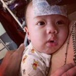 popping ed Instagram - 這幾天都沒什麼出現，因為上週日我們全家都確診了。 沒想到一直害怕的事情還是發生了， 看Pika第一次發燒，燒退不下來的時候真的很緊張；當下趕快送去急診花了3小時～一開始快篩是陰性本來放心許多，沒想到沒多久簡訊後PCR出來為陽性；接著我跟孩子的媽隨即快篩也呈陽性。 開始的前幾天，發燒身體不舒服的同時Pika還高燒不退真的很讓人擔心。心裡很是煎熬； 還好吃藥後現在已經慢慢在康復了，小朋友也已經回復成之前生龍活虎的模樣😮‍💨 這波BA5傳染力真的蠻強的，大家還是要多注意防護。確診過還是有可能會二確（像我一樣🥲） 只能說現在是與病毒共存的世代， 如果真的染疫也不用太心急。大人如果沒有太嚴重的症狀網路上都有視訊看診可以協助。65歲以上的長者用視訊看診也可以開立抗病毒藥物。3個月以下的小朋友因為併發症變化比較大所以還是建議直接就醫。 以上，報告完畢～ 大家都平安🙏🏽💙 #我們全家確診了 #確診日記 #與病毒共存的時代 #該來的還是要面對 #呼籲大家還是要注意防護 #一切平安