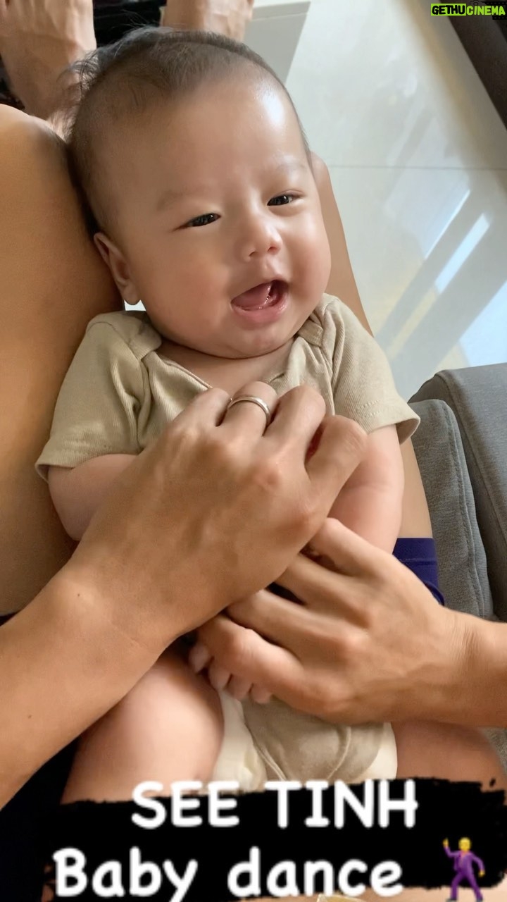 popping ed Instagram - 嬰兒舞蹈教學🤣🤣🤣 歡迎新手爸媽一起來 希望有可以有第二集 #babydance #3months #ベビーダンス#ベビー #dancechallenge #請忽略拔拔居家穿著😅#嫩嬰 @just.baby Boogie Studio