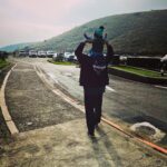 popping ed Instagram - 紀錄2023 第一次帶Pika上山～⛰️☀️ 這一年看來有蠻多新的挑戰的， 會繼續努力做好人生中各個不同角色的平衡。 然後今年告訴自己～ 有時間就要多創造和兒子家人美好的回憶💙✌🏽 毛帽,外套,帽Tee : @tnt_thenexttribe_official 👖: @levis_taiwan #擎天岡大草原 #Pika人生第一次上山 #凍歪歪 #liferecords #thxforeverything