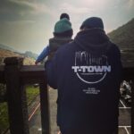 popping ed Instagram - 紀錄2023 第一次帶Pika上山～⛰️☀️ 這一年看來有蠻多新的挑戰的， 會繼續努力做好人生中各個不同角色的平衡。 然後今年告訴自己～ 有時間就要多創造和兒子家人美好的回憶💙✌🏽 毛帽,外套,帽Tee : @tnt_thenexttribe_official 👖: @levis_taiwan #擎天岡大草原 #Pika人生第一次上山 #凍歪歪 #liferecords #thxforeverything