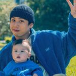 popping ed Instagram - 感謝 @gaptaiwan 再次找我合作，提供帥衣給我跟pika一起帥氣父子裝。GAP讓我跟pika沒有gap 🤣💙 Gap這季推出了許多繽紛多彩的霓虹色系服飾，並搭配具時尚潮流的Logo，一改秋冬沉悶的氣氛，為穿搭注入活潑大膽的風格!款式不但有大人帥氣舒適的大學T，也有可愛舒適的嬰兒套裝～ 下身穿搭我選擇了舒適寬鬆又修飾腿型的卡其褲，休閒百搭絕對是懶人穿搭的必備單品。 感謝GAP的愛，人生第一個和兒子的親子裝成就達成🥳 最後提醒大家電繡只有台北ATT4FUN旗艦店/板橋大遠百門市/台中大遠百門市/新竹巨城門市4家門市提供服務唷，全台門市都可以燙印布章! 📷： @soulyuu_ #gaptaiwan #gapootd#自在我們#早秋父子裝#OOTD