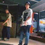 popping ed Instagram - 年前與小銘老師的約練🙌🏽🙌🏽 每次和老師練舞聊天都好像回到以前學生時期一樣， 老師教導過的都在心裡沒忘記。 會繼續努力深耕我們愛的文化的🫡 Always a student. Thank you teacher✊🏽💙 🎵： @clouddriver_ - 請收留我（拜託!） Tee: @remixtaipei 鞋子： Love from @lilbo_hsu @yaaaaa__chun10255 #Boognation #Boogstudio #PoppingED #popping #boogstyle #freestyle #dance #streetdance #liferecords BOOG Studio