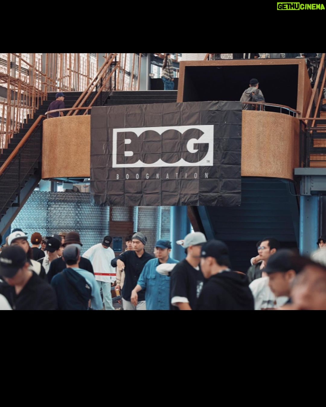 popping ed Instagram - 🙏🏽❤️🔥 Being OnOur Groove Vol.8 順利結束 Thx all the judges and guests for coming for the event.🍻 不知不覺距離辦第一屆已經是10年前的事了,經歷了疫情3年~終於又能把我們想要的Vibe跟堅持帶回來,衷心感謝每一個人的參與~沒有大家的參與活動也不會這麼多可以回味的時刻✨💙(看到好多很難得出來比賽的老師、老朋友、還有外國朋友也都來玩,真的感謝大家的支持與能量) 有很多想感謝的話都在活動當天最後的感言裡了🙇🏻♂️🙏🏽講的當下真的是很多感觸,尤其是很感謝一直還在身邊的夥伴們。 感謝所有專業的老師及工作人員;MC、DJ、攝影、燈光音響、拍照、評審、Guest,還有我最愛的 @boognation_tw 團員以及所有的BOOG Fam!!!這次活動大家真的辛苦了~準備的後期我同時又要錄這就是街舞,大家真的幫了很多忙~謝謝每個團員大家分工合作還有對於細節的溝通及堅持,才有這次活動美好的時刻。love y’all @willywu_413 @soulyuu_ @kuanchu8006 @poppinryan @poppin9kim22 @rannyliu @johnnyhsuuu @shishihuang_ 如果大家對於我們活動有覺得可以更好的地方也都歡迎給予建議與指教,希望真的可以辦出一個大家有很多回憶然後團結在一起,屬於我們在地的活動。 記得前陣子看到一句話:一個人的感動有限,但是一群人的感動會記得很久。謝謝這段日子裡所有的感動,這都是我繼續奮鬥下去的養分與動力;謝謝。 最後附上當天沒時間挑歌的評審solo,但我想表達感謝與我的熱愛的都在裡面了。以上,謝謝收看~謝謝用行動支持我們的 @levis_taiwan @remixtaipei . . . 📷: @nalnal._sxsx 感謝 @pop_h0 @lefttablerodger 幫忙📹紀錄 #Boognation #BringOnOurGrooveVol8 #Taipeicity #Boogstuio #remixtaipei #levis #love #supportyourlocal Taipei City