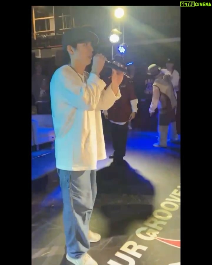 popping ed Instagram - 🙏🏽❤️🔥 Being OnOur Groove Vol.8 順利結束 Thx all the judges and guests for coming for the event.🍻 不知不覺距離辦第一屆已經是10年前的事了,經歷了疫情3年~終於又能把我們想要的Vibe跟堅持帶回來,衷心感謝每一個人的參與~沒有大家的參與活動也不會這麼多可以回味的時刻✨💙(看到好多很難得出來比賽的老師、老朋友、還有外國朋友也都來玩,真的感謝大家的支持與能量) 有很多想感謝的話都在活動當天最後的感言裡了🙇🏻♂️🙏🏽講的當下真的是很多感觸,尤其是很感謝一直還在身邊的夥伴們。 感謝所有專業的老師及工作人員;MC、DJ、攝影、燈光音響、拍照、評審、Guest,還有我最愛的 @boognation_tw 團員以及所有的BOOG Fam!!!這次活動大家真的辛苦了~準備的後期我同時又要錄這就是街舞,大家真的幫了很多忙~謝謝每個團員大家分工合作還有對於細節的溝通及堅持,才有這次活動美好的時刻。love y’all @willywu_413 @soulyuu_ @kuanchu8006 @poppinryan @poppin9kim22 @rannyliu @johnnyhsuuu @shishihuang_ 如果大家對於我們活動有覺得可以更好的地方也都歡迎給予建議與指教,希望真的可以辦出一個大家有很多回憶然後團結在一起,屬於我們在地的活動。 記得前陣子看到一句話:一個人的感動有限,但是一群人的感動會記得很久。謝謝這段日子裡所有的感動,這都是我繼續奮鬥下去的養分與動力;謝謝。 最後附上當天沒時間挑歌的評審solo,但我想表達感謝與我的熱愛的都在裡面了。以上,謝謝收看~謝謝用行動支持我們的 @levis_taiwan @remixtaipei . . . 📷: @nalnal._sxsx 感謝 @pop_h0 @lefttablerodger 幫忙📹紀錄 #Boognation #BringOnOurGrooveVol8 #Taipeicity #Boogstuio #remixtaipei #levis #love #supportyourlocal Taipei City