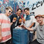 popping ed Instagram - ® 感謝Levi’s® ｜CAFE!N Project RE. 聯合藝術計畫的邀約～這次認識了很多很酷不同領域的藝術家們💙 每次跨界互動都覺得很有趣；看到每個獨具特色的藝術家們用 Levi’s® 501®穿搭出每個人屬於自己獨一無二的風格之外；也透過時尚大師周墨的鏡頭中也發現了不同面貌的BOOGNATION團員們和自己🥹🙏🏽💫 除此之外，這次Levi’s® ｜CAFE!N Project RE. 聯合藝術計畫，更是把 Levi’s®核心原創理念注入 CAFE!N 硬咖啡台中公益店。整間店 因為塗鴉藝術家 COLASA、時尚攝影師周墨，和新銳策展團隊 SANYO+SANIN 山陽山陰等藝術家團隊工作策劃下，真的很有感覺。 歡迎大家在9 月 15 日至 11 月 30 日這段期間，去感受一下各領域的藝術創作者們的合作心血結晶～ 有去的同學朋友也可以去跟BOOGNATION背板合照，非常歡迎標記我們🤣 以上，謝謝這次的合作機會～可以和團員們一起工作就是開心！希望以後有機會大家時間都可以的話可以全團一起甚至更多人～🙌🏽🏠❤️‍🔥 @levis_taiwan @cafeintw #150YearsOf501 #LiveInLevis #cafeintw #儘請期待花絮彩蛋版會在boognation中播出🥴 All the artist 📷時尚攝影師 @chou_mo_ 🎨 塗鴉藝術家 @colasa 🎍新銳策展團隊 @sanyo_n_sanin 📹金馬獎最佳新導演 @fengifionaroan 🎤三立iNews財經新聞台主播 @phoebex207 ✈️質感品味分享家 @pingping229 🎩時髦斜槓前瞻者 @chuckle 💄代表Z世代的混血兒模特 @andreafenggg 🎭活躍於沉浸式劇場的演員 @white_yanjun 🎽WISDOM主理人 @hanstagram_chyi 🕺Popping 潮流舞團 @boognation_tw CAFE IN