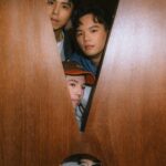 popping ed Instagram - ® 感謝Levi’s® ｜CAFE!N Project RE. 聯合藝術計畫的邀約～這次認識了很多很酷不同領域的藝術家們💙 每次跨界互動都覺得很有趣；看到每個獨具特色的藝術家們用 Levi’s® 501®穿搭出每個人屬於自己獨一無二的風格之外；也透過時尚大師周墨的鏡頭中也發現了不同面貌的BOOGNATION團員們和自己🥹🙏🏽💫 除此之外，這次Levi’s® ｜CAFE!N Project RE. 聯合藝術計畫，更是把 Levi’s®核心原創理念注入 CAFE!N 硬咖啡台中公益店。整間店 因為塗鴉藝術家 COLASA、時尚攝影師周墨，和新銳策展團隊 SANYO+SANIN 山陽山陰等藝術家團隊工作策劃下，真的很有感覺。 歡迎大家在9 月 15 日至 11 月 30 日這段期間，去感受一下各領域的藝術創作者們的合作心血結晶～ 有去的同學朋友也可以去跟BOOGNATION背板合照，非常歡迎標記我們🤣 以上，謝謝這次的合作機會～可以和團員們一起工作就是開心！希望以後有機會大家時間都可以的話可以全團一起甚至更多人～🙌🏽🏠❤️‍🔥 @levis_taiwan @cafeintw #150YearsOf501 #LiveInLevis #cafeintw #儘請期待花絮彩蛋版會在boognation中播出🥴 All the artist 📷時尚攝影師 @chou_mo_ 🎨 塗鴉藝術家 @colasa 🎍新銳策展團隊 @sanyo_n_sanin 📹金馬獎最佳新導演 @fengifionaroan 🎤三立iNews財經新聞台主播 @phoebex207 ✈️質感品味分享家 @pingping229 🎩時髦斜槓前瞻者 @chuckle 💄代表Z世代的混血兒模特 @andreafenggg 🎭活躍於沉浸式劇場的演員 @white_yanjun 🎽WISDOM主理人 @hanstagram_chyi 🕺Popping 潮流舞團 @boognation_tw CAFE IN