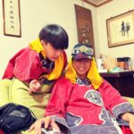 popping ed Instagram - 記錄一下這兩天的體驗，真的太酷了。 雖然兩天下來身體充滿勞累，但心裡卻是滿滿的～跟剛一哥、釣妹哥還有石頭一起也是發生了很多有趣的回憶。 明白此起彼落的鞭砲聲是代表著，信眾們歡欣鼓舞迎神的心情；很多小動作都有它的大智慧蘊含在裡頭；這兩天深切感受到了信眾們堅定的信仰，讓我也更明白信念帶給人們的力量。 太多感動無法言喻～～ 總之就是繼續回歸生活好好努力！ 謝謝謦宇一家的邀請和照顧， 感恩的心🙏🏽💙 @ching_a_awesome @marcus__hybridcrew @subwaydiao @bzgeorge_hybridcrew #北港朝天宮 #北港迓媽祖 #迎媽祖#抬轎初體驗 北港迓媽祖(朝天宮)