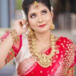sathya sai krishnan Instagram - Makeup @radha_makeup_artist dress & jewellery @sri_embroideries photography @arunsam.photography #makeup #traditional #celebrity #transformation #bride #cute #réel #reelitfeelit #insta #instadaily #instalike #trendingreels #viralreels #vijaytelevisionserials #pandianstores #arasi